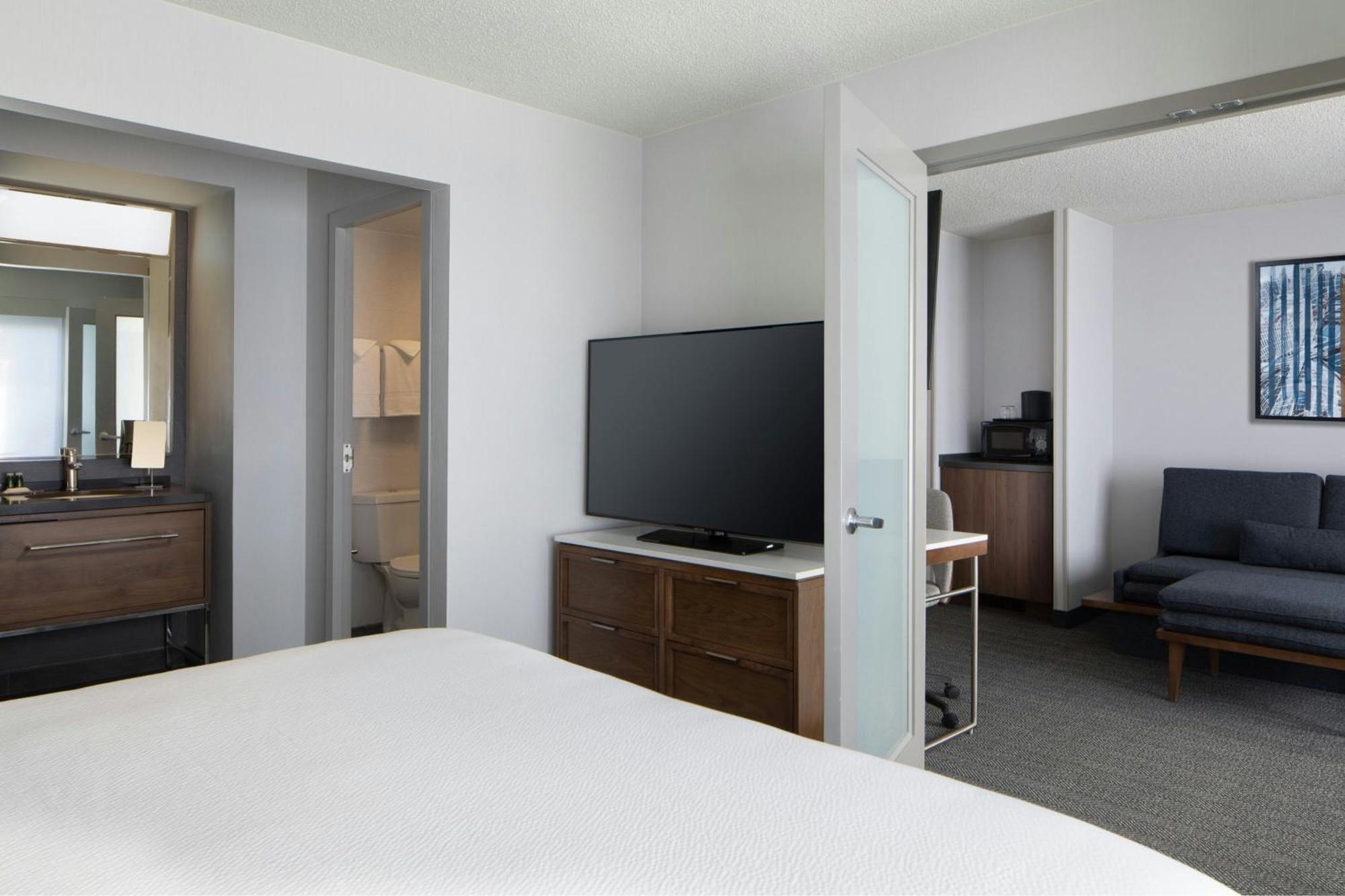 Courtyard By Marriott Chicago Downtown/River North Exterior photo