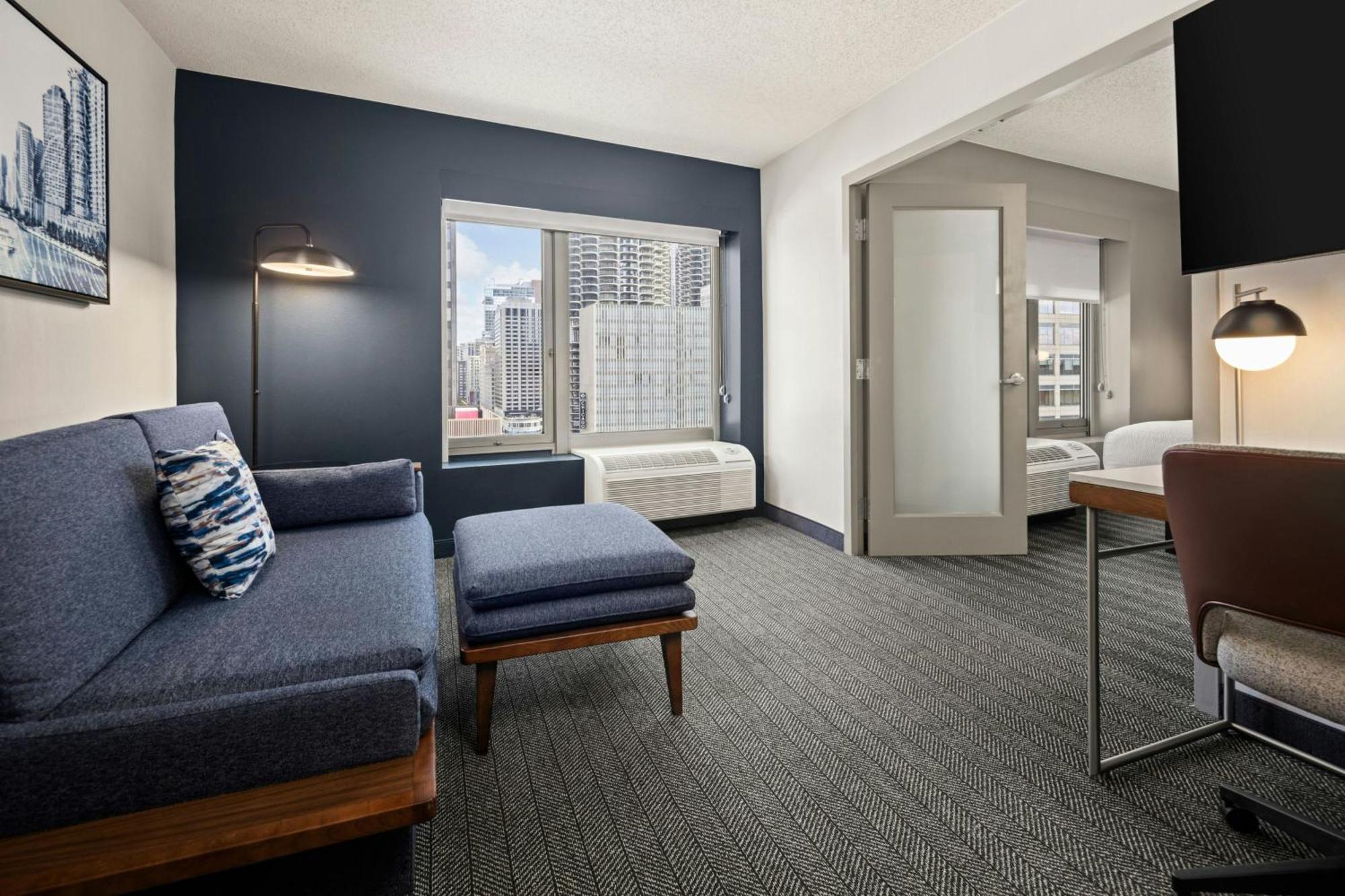 Courtyard By Marriott Chicago Downtown/River North Exterior photo