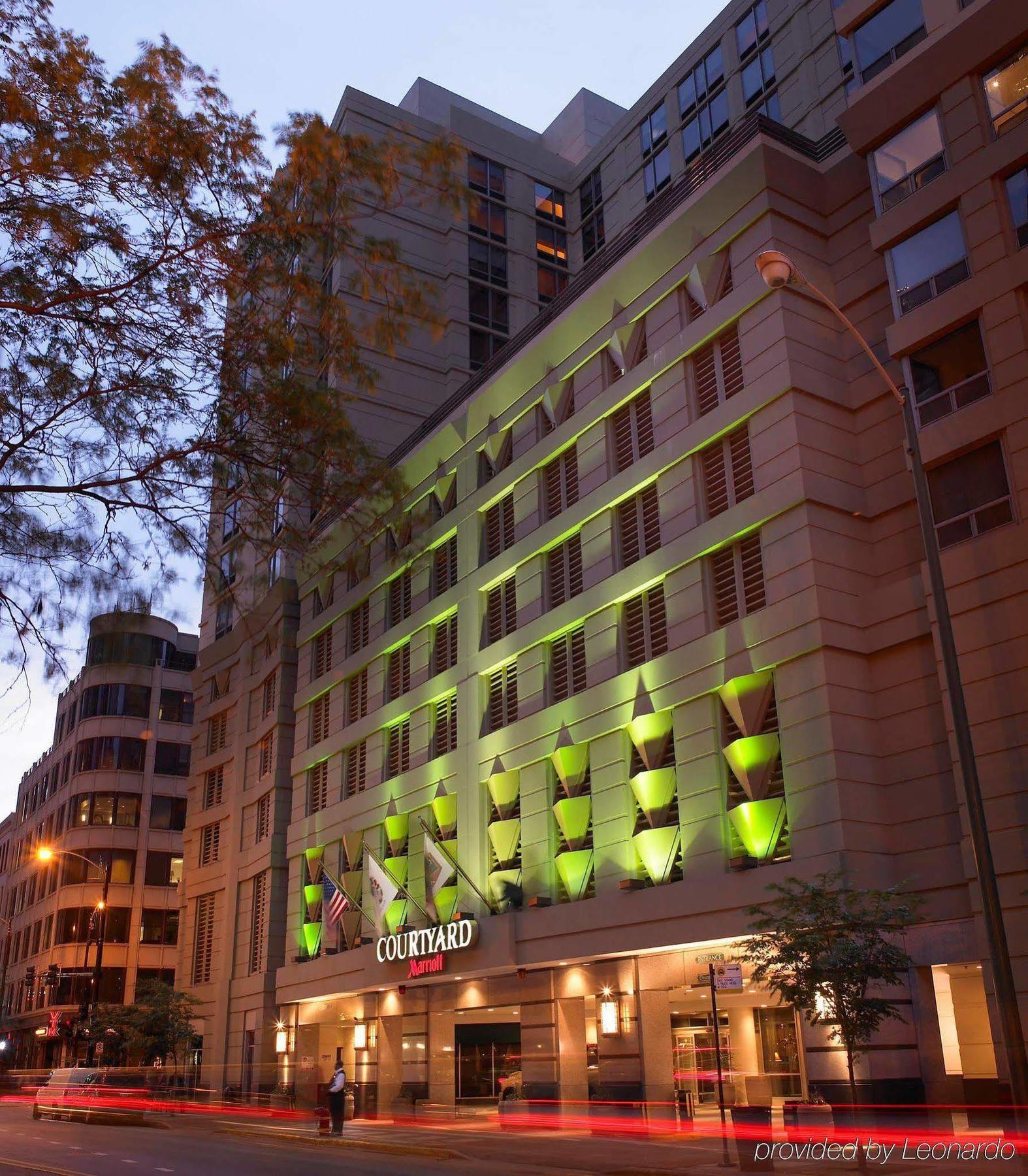 Courtyard By Marriott Chicago Downtown/River North Exterior photo